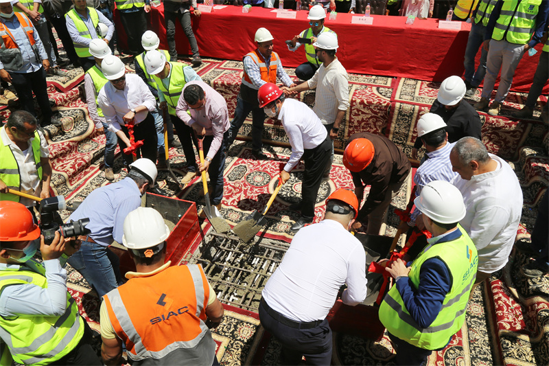 中建埃及新首都CBD项目最后一座高层建筑封顶