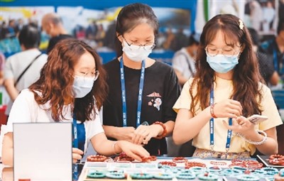 中国携手东盟共创发展新机遇(国际论道)