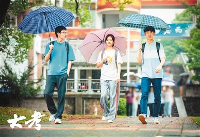 书写时代精神歌颂人间大爱(深观察)