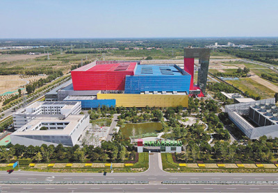 跟访清运车的一天(产经观察・构建现代化基础设施体系③)