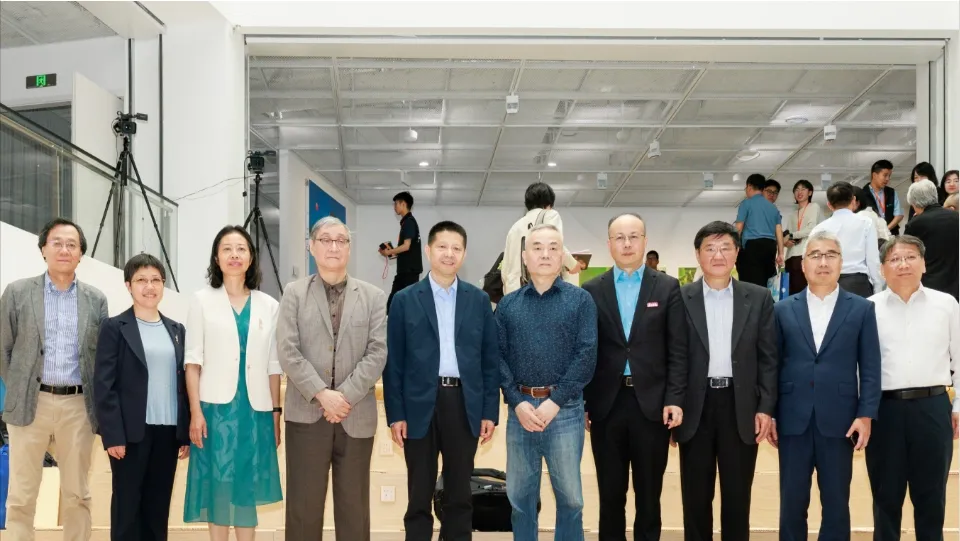 复旦大学一位校友，匿名捐1亿