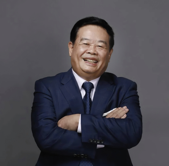 福耀玻璃半年净利增37%，捐百亿办学不耽误给股东发23亿红包